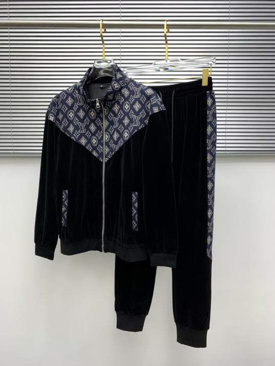 Picture of LV Sweater Suits _SKULVM-3XLomtr1040824